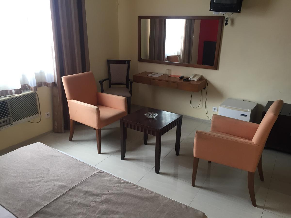 White Palace Hotel Antananarivo Kültér fotó